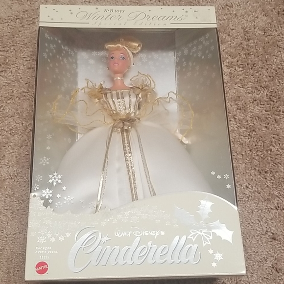 Walt Disney's Cinderella Barbie - Picture 1 of 8